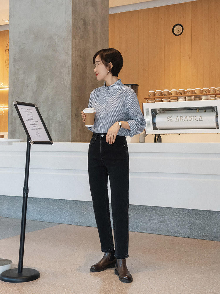 针织衫|秋冬知性内搭怎么穿?条纹衬衫+黑色直筒裤,保暖又百搭