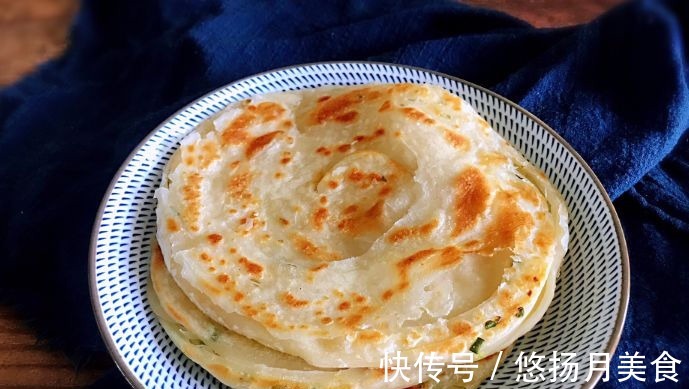 外婆做好吃的油饼，柔软有嚼劲，鼓大泡层次多！