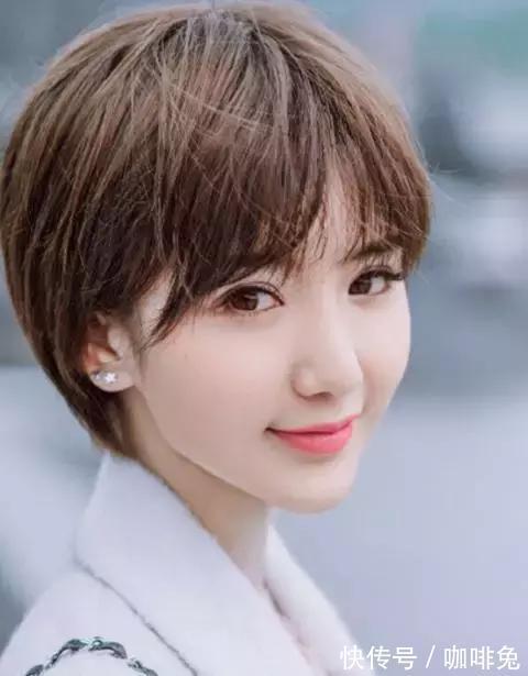 小子头|美女嫌太热,长发剪短发,清凉帅气很满意