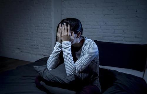 入睡难、睡得浅、失眠多梦?备好3种食材,泡水一喝,睡到自然醒