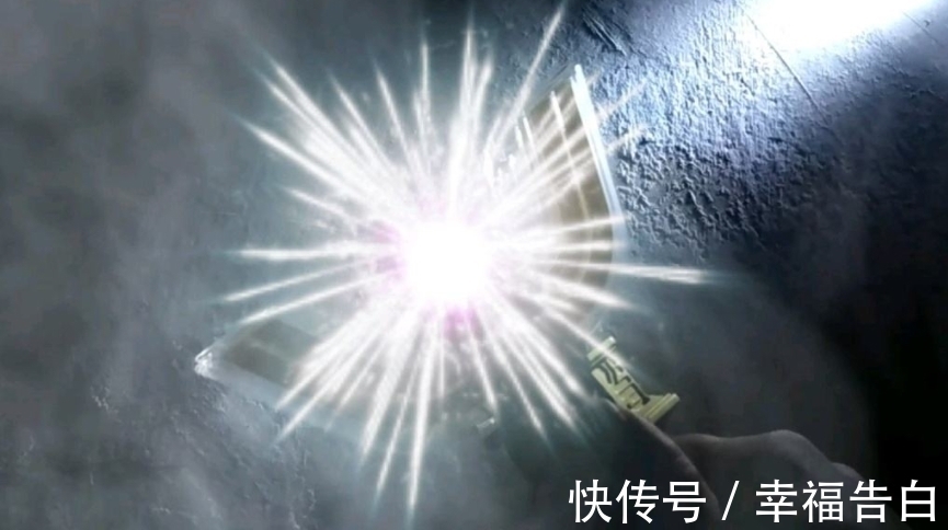 变身器|从实用性的角度,来说说特利迦奥特曼与迪迦奥特曼的变身器