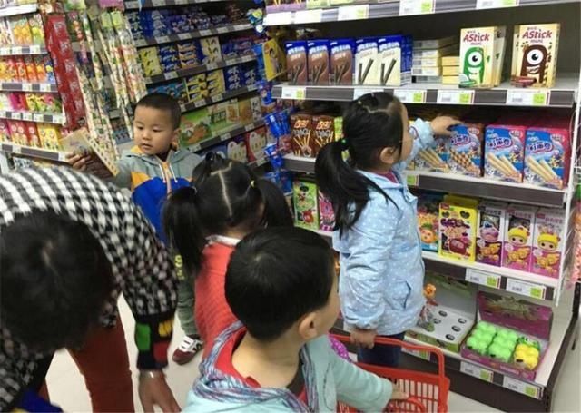 冰激凌|多少父母，将自己赚钱的不易强加给孩子，多少孩子，边享受边愧疚