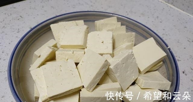 豆腐和这菜是绝配，冬天吃最香，简单一炖，好吃又有营养！