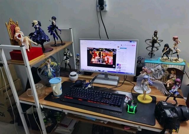 心疼|二次元走进生活,手办成为床头的装饰品?学生党表示:不心疼