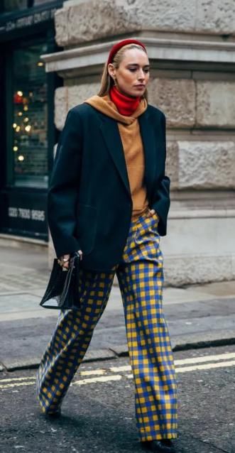 阔腿裤已经过时了，今年春天流行的是“格纹裤”，显高显瘦又时髦