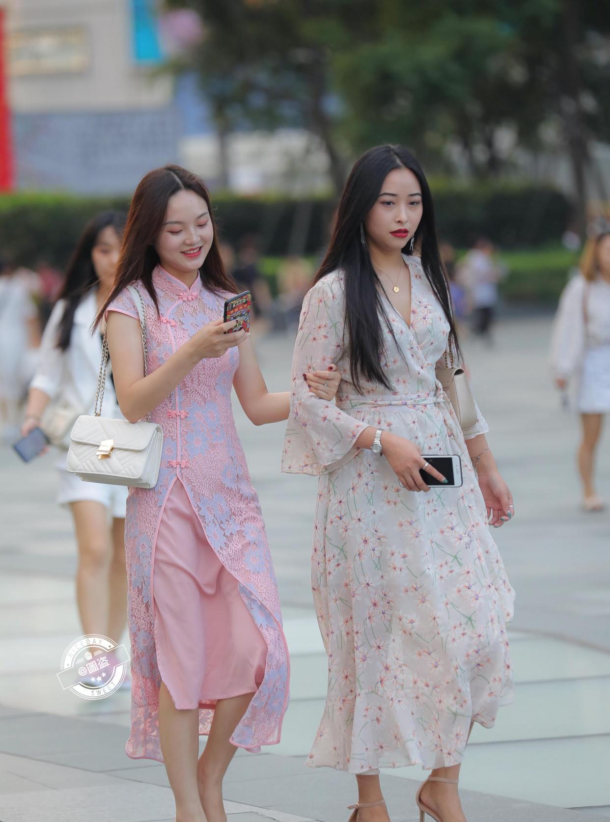 夹克|高腰设计的连衣裙穿上后很显瘦,营造完美气质,简约保暖