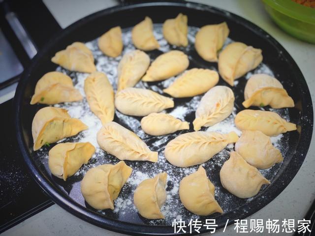 老妈调的素馅饺子,比肉的还要香,一周吃一次也不觉得腻