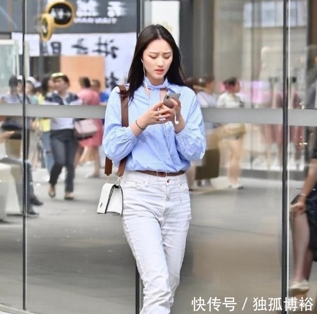  身姿|美女街拍身姿美丽的小姐姐，靓丽穿搭，活泼又可爱