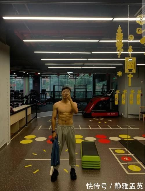 体育生|拥有八块腹肌人鱼线的体育生,网友:不争气的眼泪从嘴角流了下来