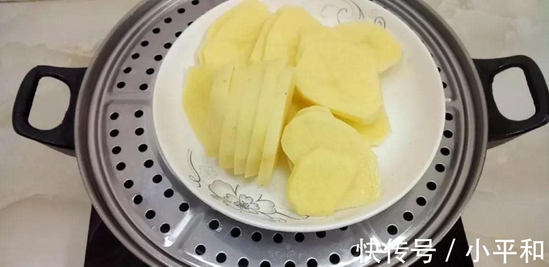 好吃|土豆这样做才好吃, 不用油炸, 比红烧狮子头都好吃, 好吃到流口水