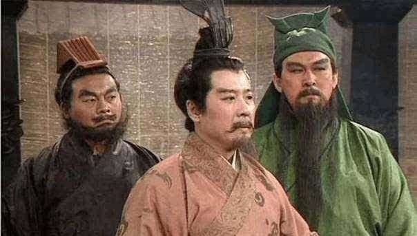 关羽!关羽是卖黄豆的,张飞是杀猪的,武功为什么那么高是谁教的