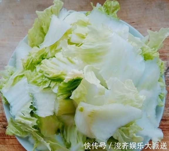 学会|做手撕包菜,直接下锅就错了!学会这一招,不发黑不油腻酸爽可口