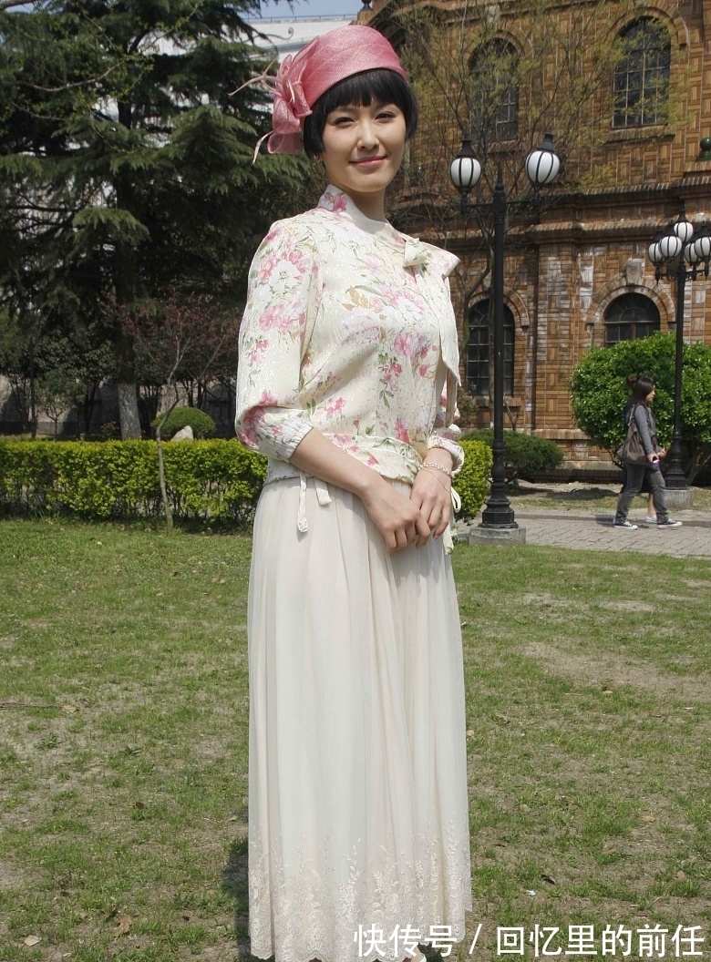 花玲珑!心中纵有千千结,一阙浓词今古阅。纵有泪,满满相思切