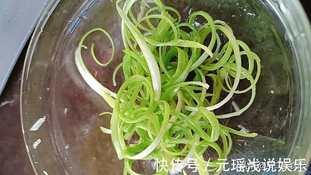 鲈鱼|鲈鱼这样做太好吃了,肉香嫩滑,吃了几十年都没吃够,太解馋了