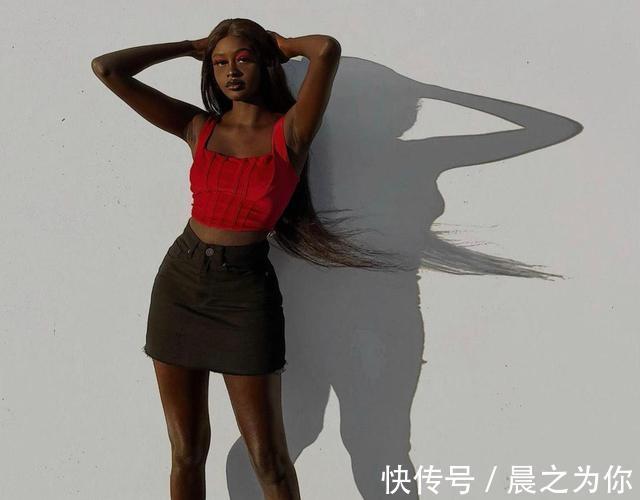 非洲女孩|非洲女孩热爱健身,被誉为“刚果黑珍珠”,前凸后翘遭键盘侠嘲讽