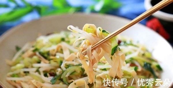 干豆腐|黄瓜跟它是天生一对,隔三差五吃一次,腰变细了,气色也变好了!