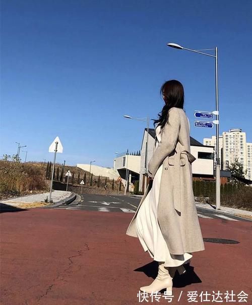 风格 今年流行“大衣+半身裙”,优雅显高级,有品位的女人都这么穿