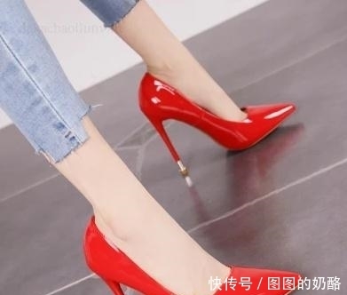 看起来既精致又美丽,细跟鞋丰富了视觉感