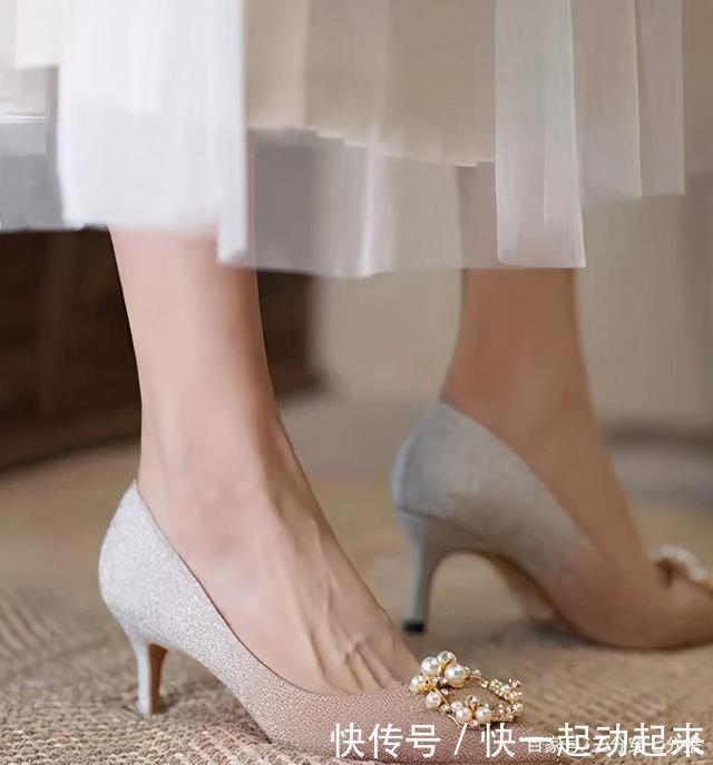 哪个女孩子不爱高跟鞋呢华丽大气的尖头高跟鞋,高级感满分