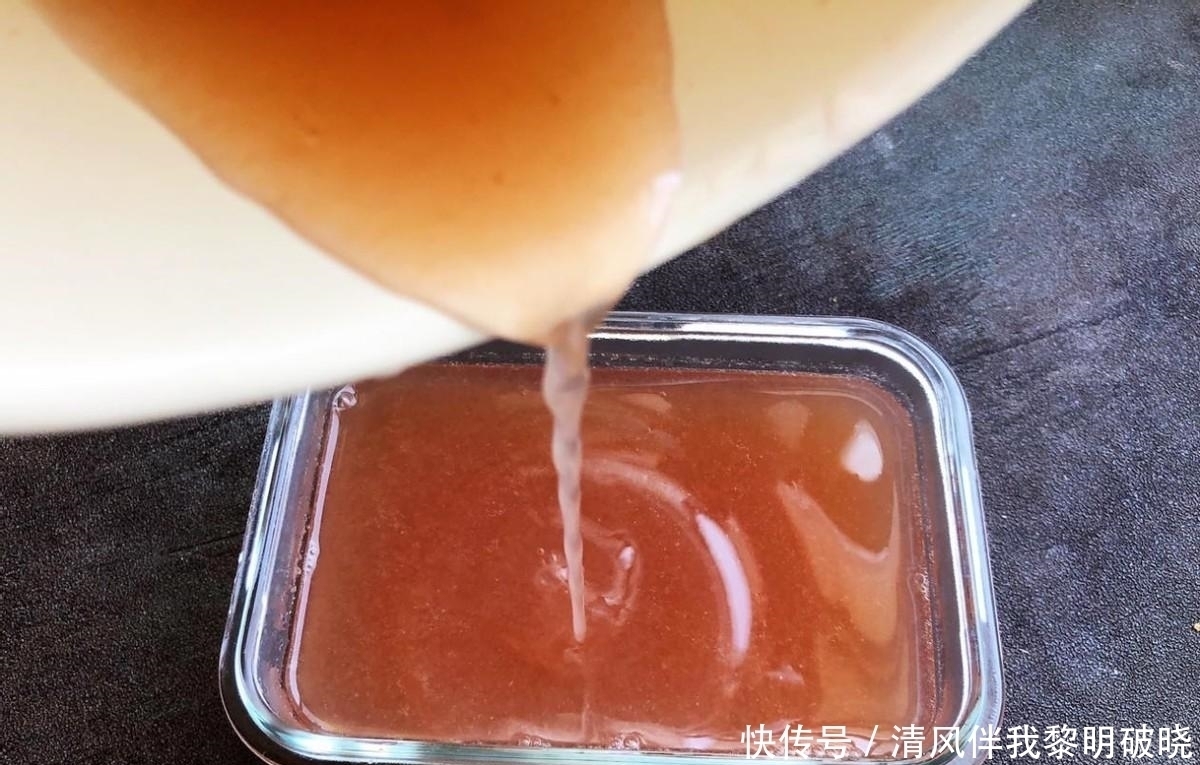 喜欢吃果冻不用花钱买，自己在家就能做，没有添加更健康