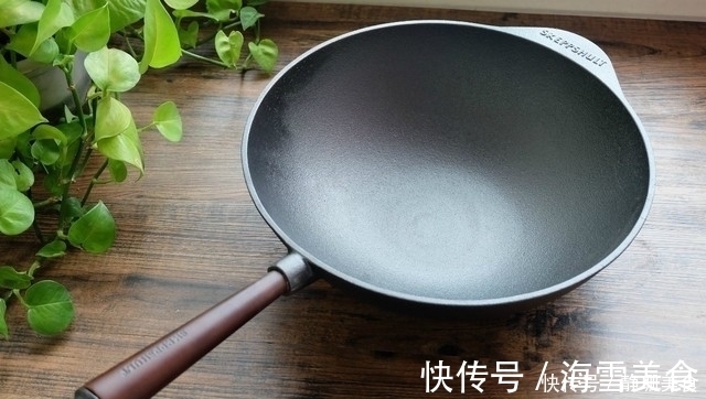 这菜我家隔两天就要炒一次，1颗菜炒2盘，叶子用手撕，加肉更香