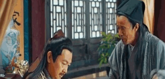 离骚@老爷出一含蓄上联:“生米煮成熟饭”,丫鬟巧妙的下联让老爷清醒