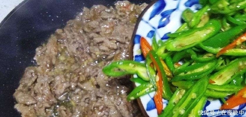 入味|炒牛肉别再加淀粉了!大厨:多加一点它,牛肉爽滑入味,嫩极了!