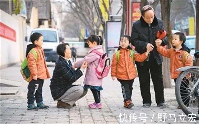 客人|3兄弟爷爷与3胞胎孙女见面,6人面面相觑,网友:真人版套娃?