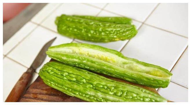 苹果|女人小肚子太凸出?这3种“吸脂刮油”食物,让你边吃边瘦!