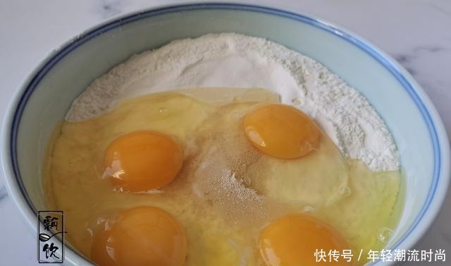 做烧饼别用水,这做法,皮酥里软,喷香,空口能吃撑,比面包都香