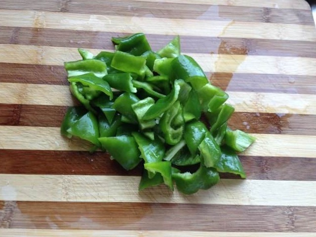 老年人|青椒配此菜一起炒，老年人常吃，软化血管有奇效，快告诉家里人