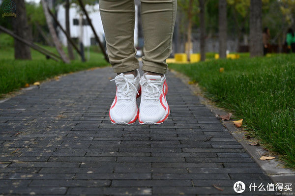 鞋面 服装鞋帽 篇六：轻便舒适的专业跑鞋，慢跑半马都能用，咕咚21K驭风体验