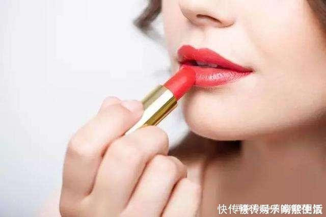 润唇膏|每天都涂口红的女人,几年后会有什么“变化”看完你就知道了