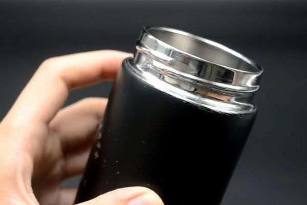保温杯|不管多脏的保温杯,教你一招,不用一滴清洗剂,细菌茶垢全洗干净