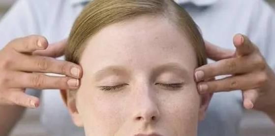 眼部护理的5个技巧,能增强眼部肌肉活力,解除疲劳,清肝明目!