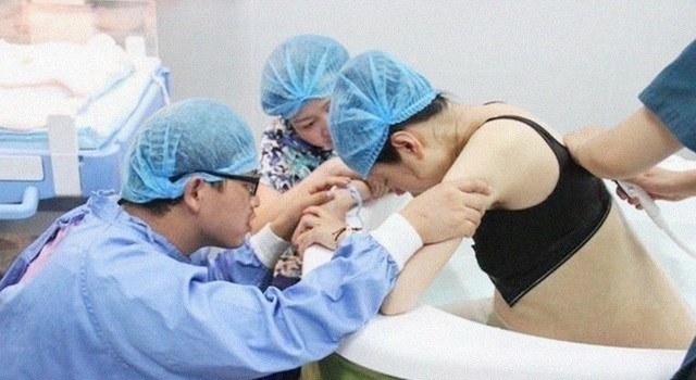 孕妈|俄罗斯最强产妇:海里游个泳就把娃生了,生娃都这么有“战斗力”