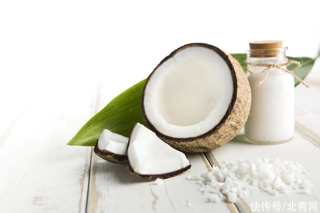 椰子油|蛋白质含量媲美牛奶,钾含量比香蕉更高!这种夏日“王牌”水果,你今年吃了吗?