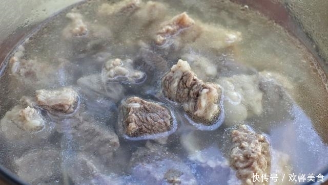 牛肉|冬天喝汤好季节,首选萝卜配牛肉,小火慢炖汤更鲜