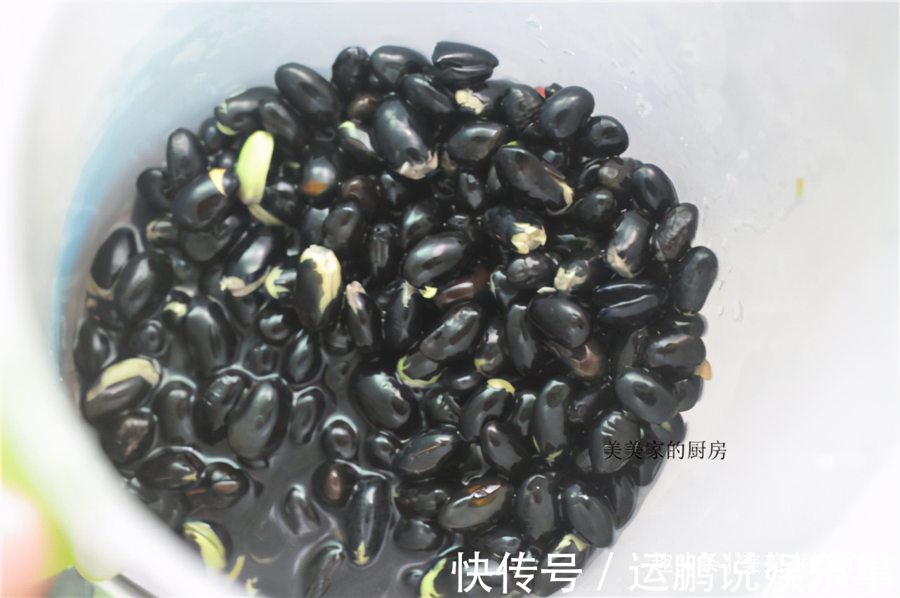 一日三餐|夏天湿气重,补药一堆,不如吃此物一块,清爽粉糯,凉吃更带劲!