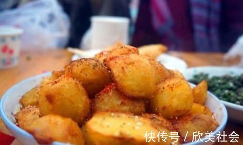 土豆这样做太香了,不炒不烤也不煎,个个都空心,出锅就抢着吃
