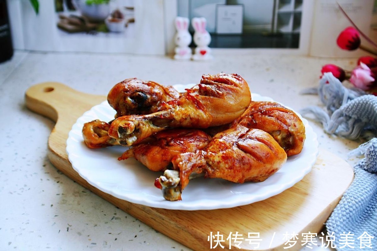 想吃烤鸡腿不用买，在家也能做，一个烤箱就搞定，干净又实惠