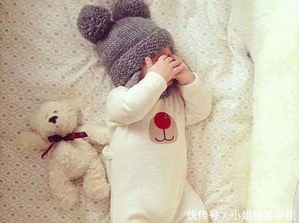 宝宝|“三翻六坐八爬”,宝宝学坐三部曲,孩子不会坐的妈妈快看看