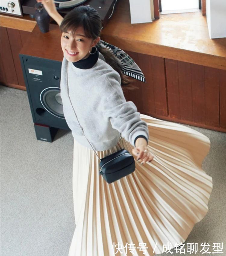 开春别总穿裤装,今年流行“卫衣+半身裙”,时尚优雅又显年轻