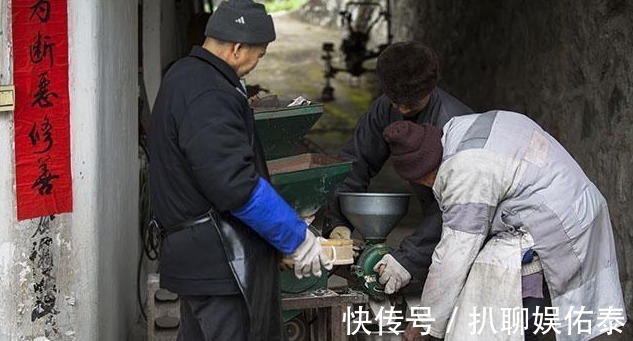 佛衣|他14岁出家,如今80多岁,曾救母割肉,一件佛衣走一生