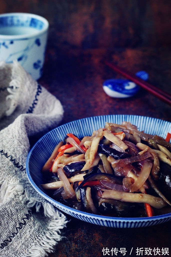 炒制|杏鲍菇和茄子的完美组合,简单炒一炒,鲜香入味又好吃