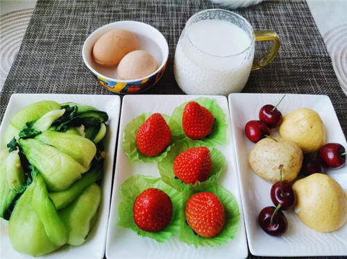 全脂牛奶|脱脂牛奶真的比较好？小心脱脂奶更容易让你发胖，全脂奶更健康