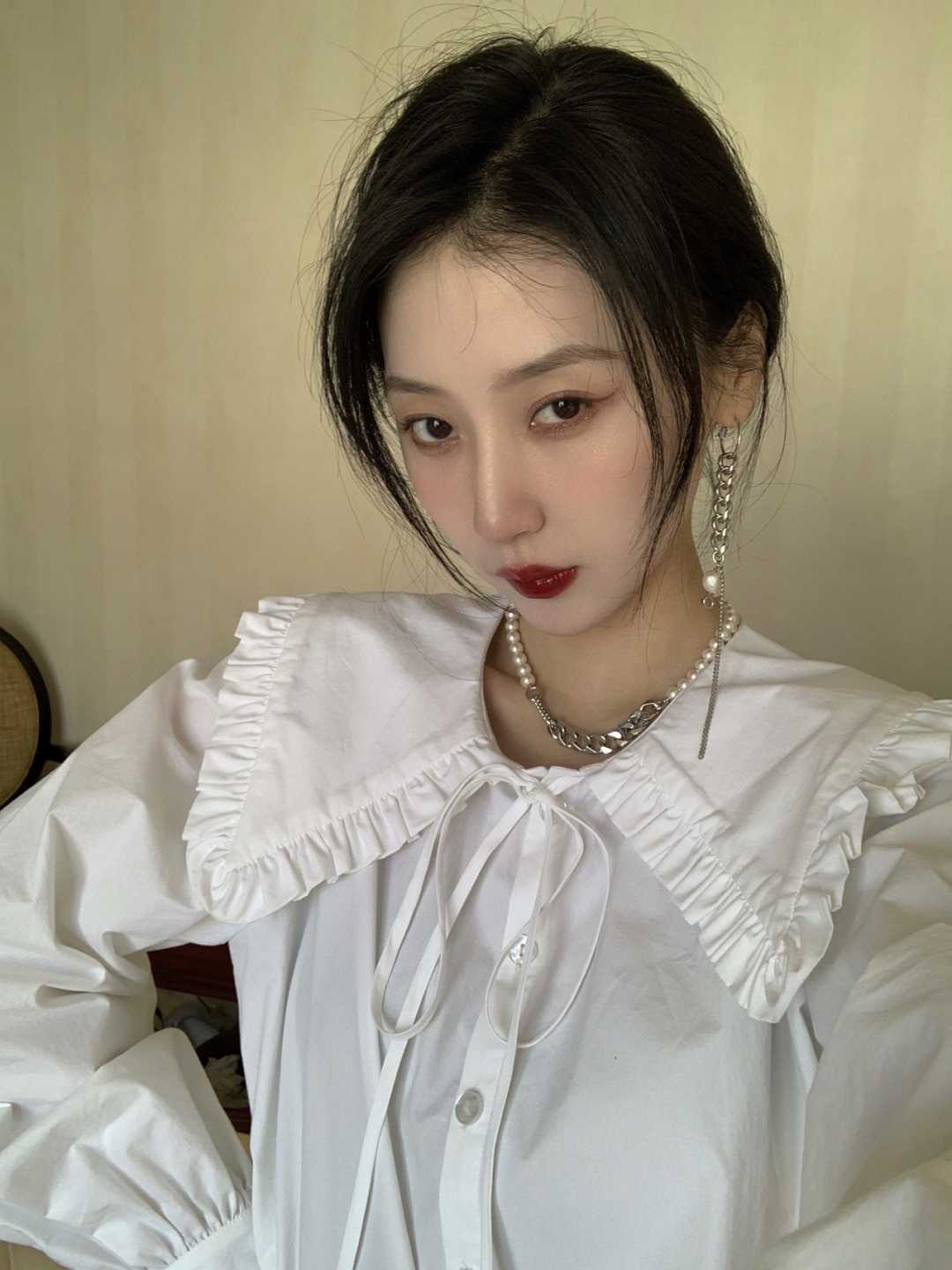 牛仔衬衫|别老穿烂大街的牛仔衬衫了,早春选择这“三款”,精致又洋气