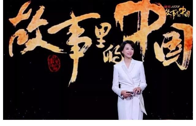 12年了，董卿的“托王”位置終于后繼有人了，她托得真好