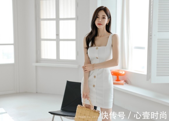 肩裙|女神孙允珠高清时尚搭配：北欧炼乳咖啡轻熟潮流吊肩裙