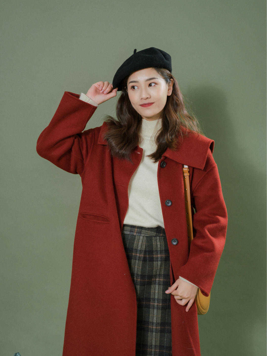 不过膝 降温了,红色大衣竟然这么气质,一看就离不开的穿搭,喜庆又显白